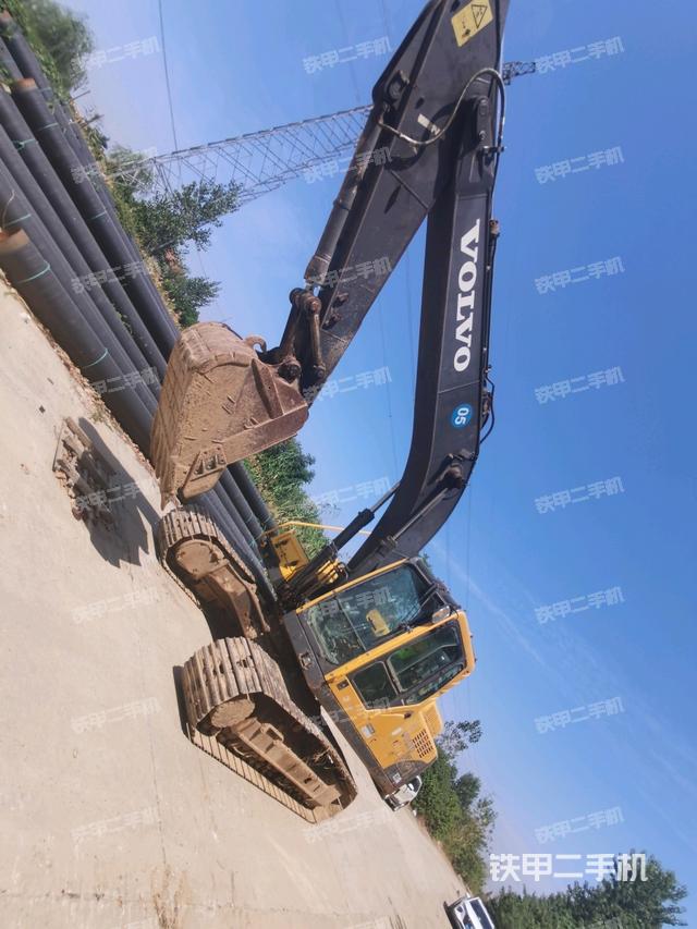 沃尔沃EC210B挖掘机