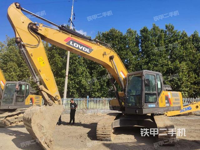 雷沃重工FR220E2挖掘机