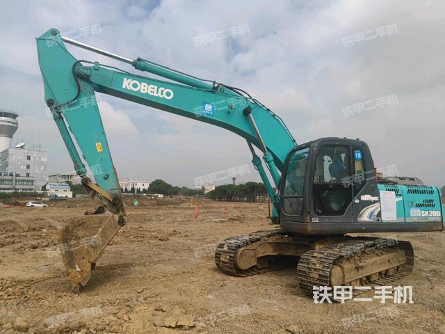 神钢SK200-8挖掘机
