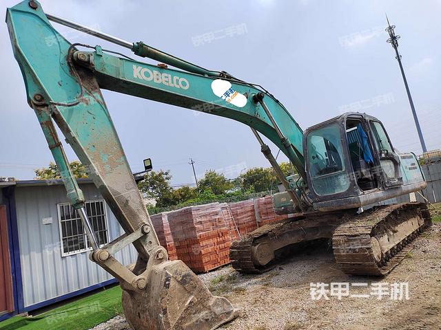 神钢SK210LC-8挖掘机