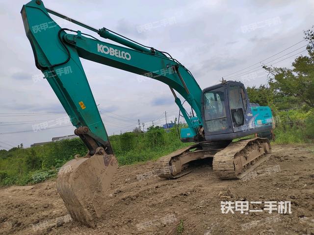 神钢SK200-8挖掘机