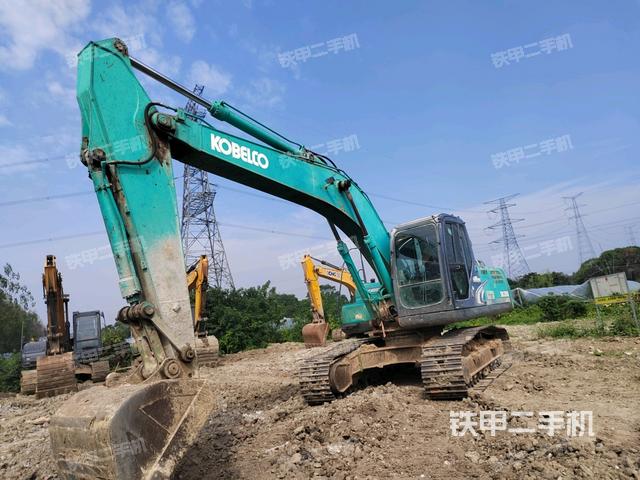 神钢SK200-8挖掘机
