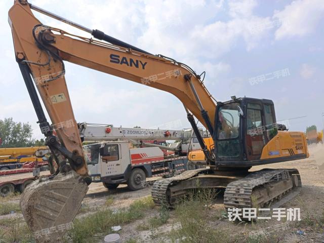 三一重工SY215C挖掘机