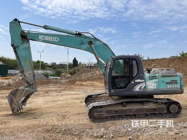 神钢SK210LC-8挖掘机