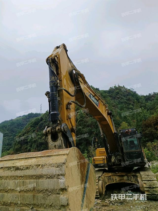 小臂整体右前(工作和回转装置) 小臂整体右前(工作和回转装置)