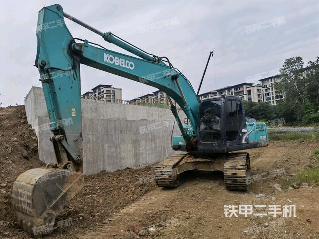 神钢SK200-8挖掘机