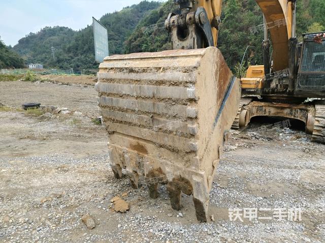 铲斗45度(工作和回转装置) 铲斗45度(工作和回转装置)