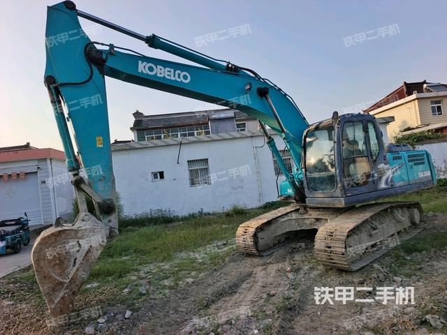 神钢SK200-8挖掘机