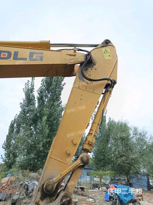 小臂整体右前（工作和回转装置）