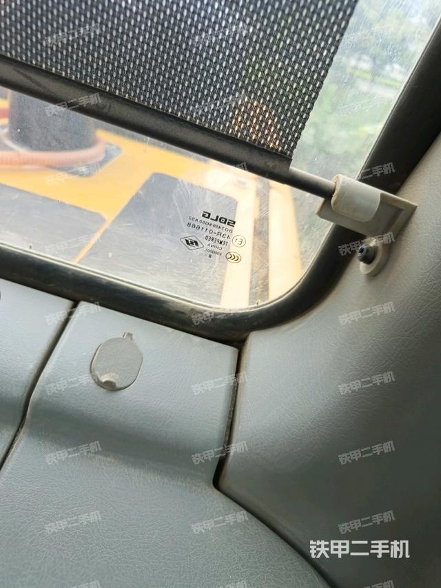 后窗玻璃角标（驾驶室部分）