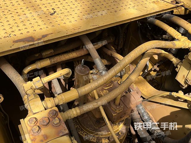 回转马达和主控阀（整机外观）