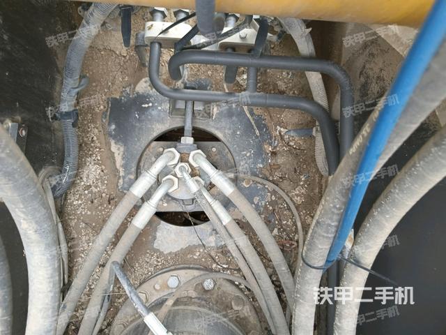 中央回转接头特写（上车部件）