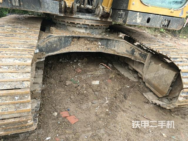 转盘和下车架正前（工作和回转装置）