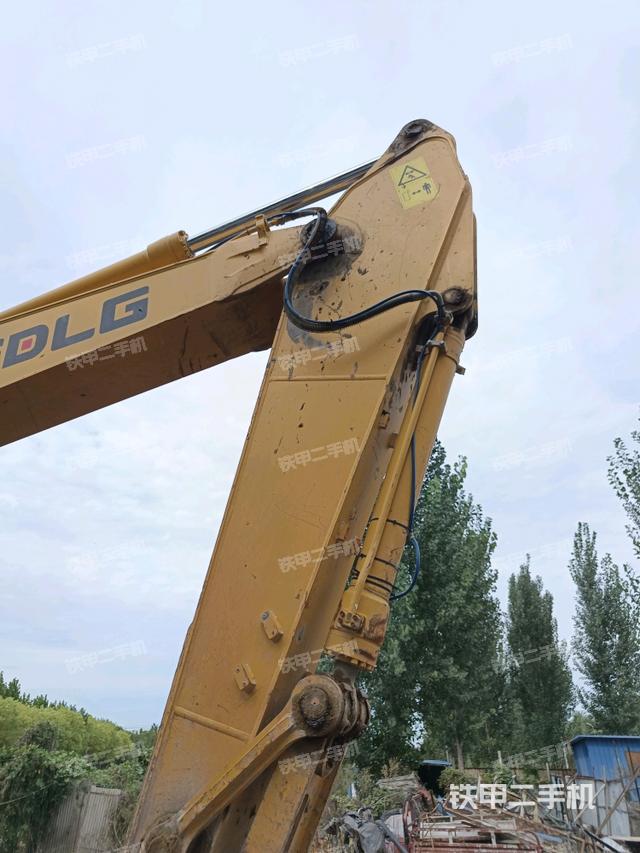 小臂整体左后（工作和回转装置）