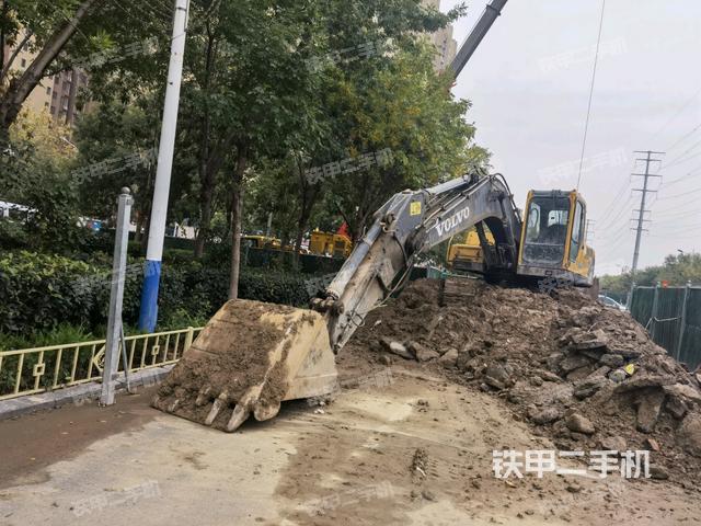 沃尔沃EC210B挖掘机