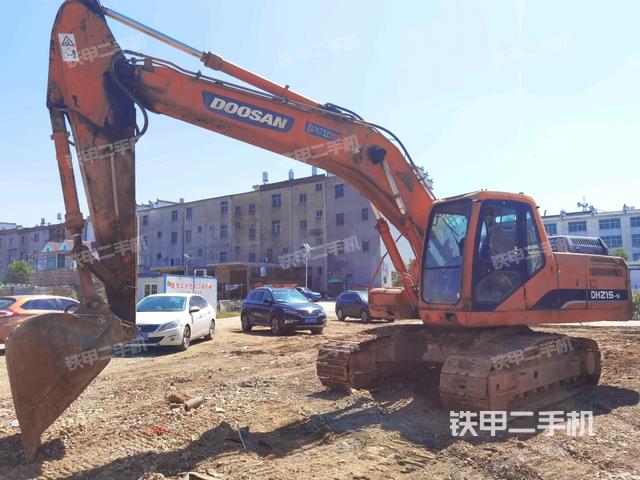 斗山DH215-9挖掘机