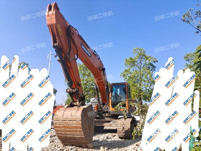 斗山DX220LC-9C挖掘机
