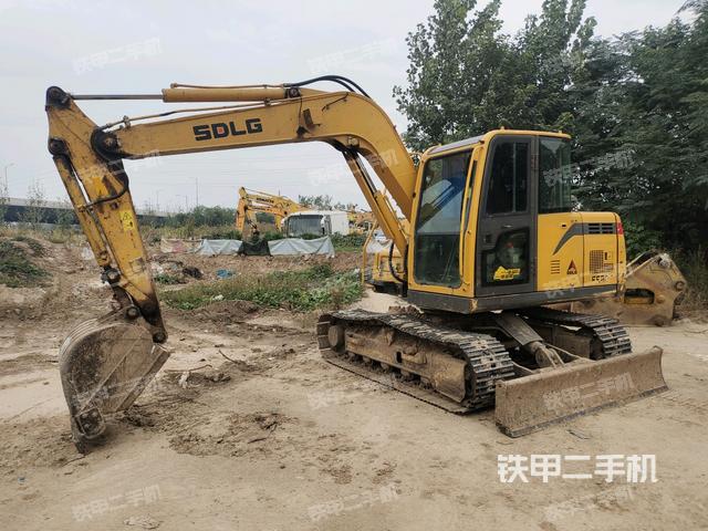 山东临工E680F挖掘机