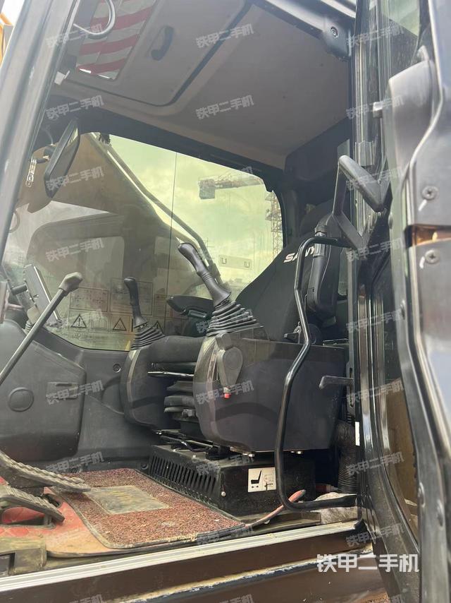 驾驶室顶部（整机外观）