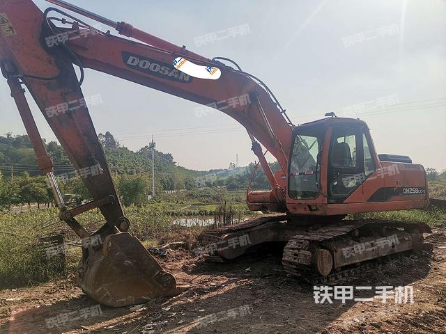 斗山DH225LC-7挖掘机