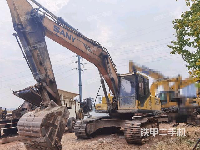 三一重工SY215C挖掘机