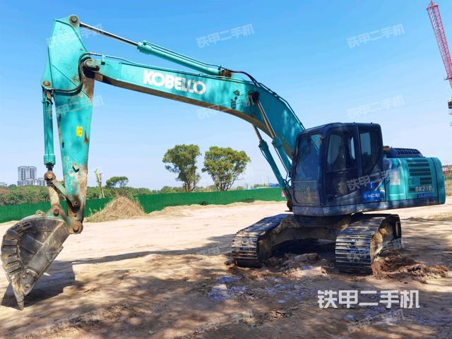 神钢SK200-10挖掘机