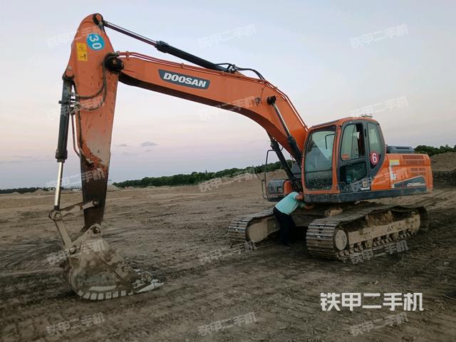 斗山DX220LC-9C挖掘机