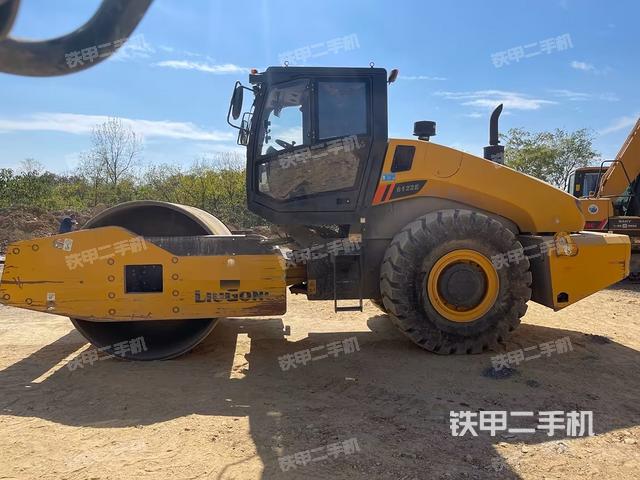 柳工CLG6122E压路机