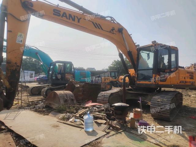 三一重工SY215C挖掘机