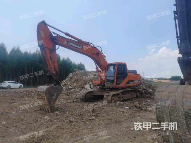 斗山DH220LC-9E挖掘機(jī)