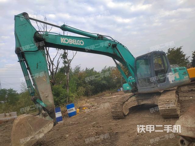 神钢SK200-8挖掘机