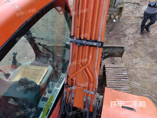 大臂背部俯视(工作和回转装置) 大臂背部俯视(工作和回转装置)