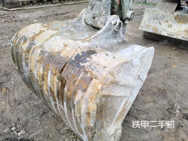 铲斗45度(工作和回转装置) 铲斗45度(工作和回转装置)