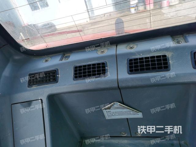 左后方玻璃角标(驾驶室部分) 左后方玻璃角标(驾驶室部分)