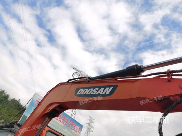 大臂整体 右侧(工作和回转装置) 大臂整体 右侧(工作和回转装置)