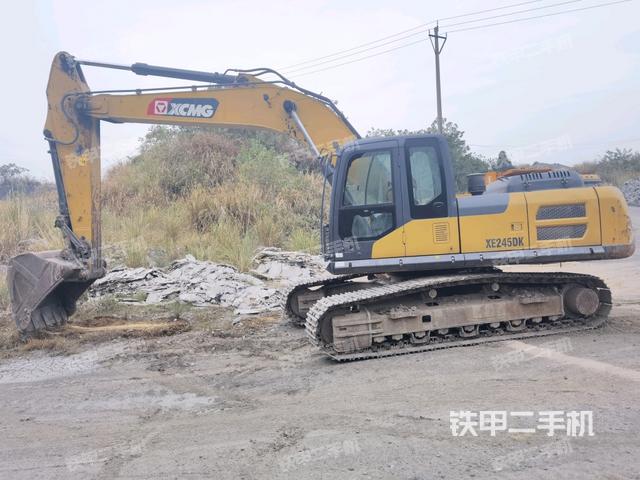 徐工XE245DK挖掘机