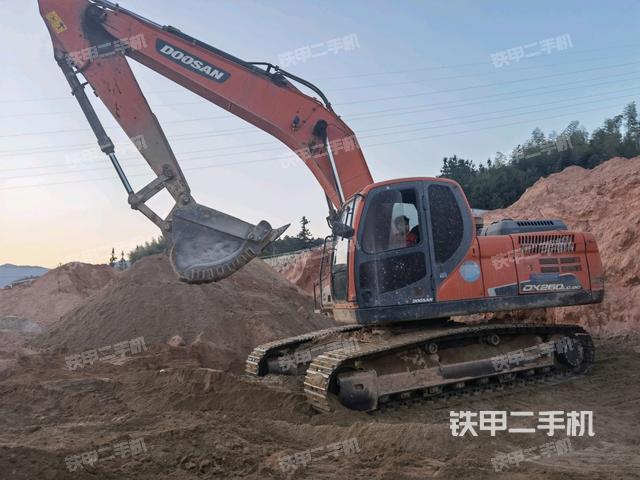 斗山DX220LC-9C挖掘机