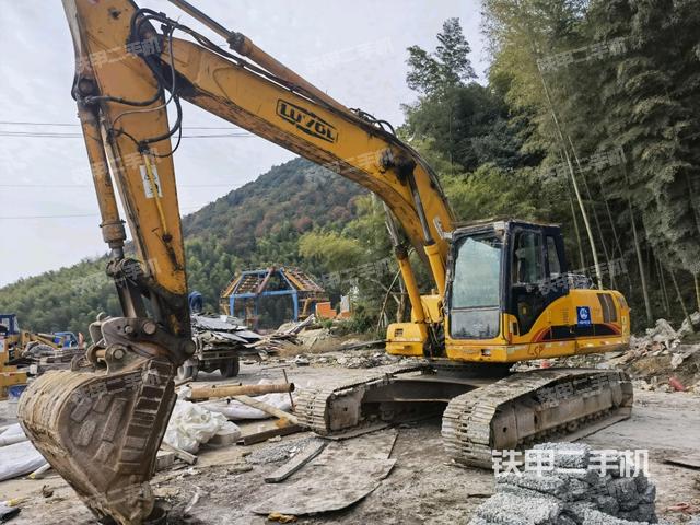 雷沃重工FR260-7挖掘机