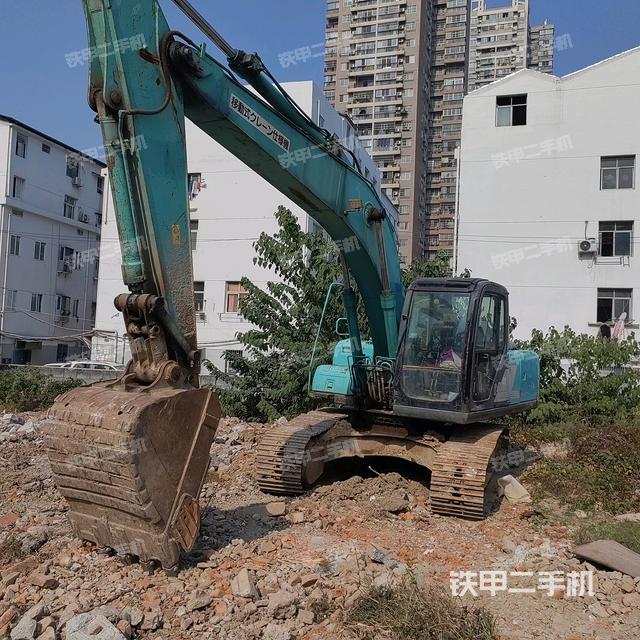 神钢SK200-6E挖掘机