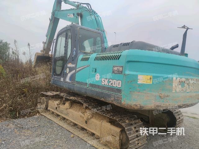 神钢SK200-8挖掘机