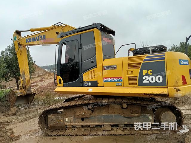 小松PC220-8挖掘机