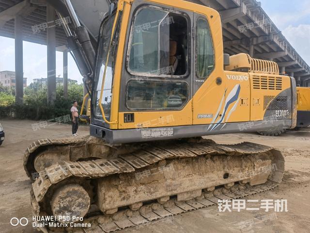 沃尔沃EC210B挖掘机