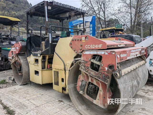 戴纳派克CC624HF压路机