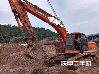 斗山DX260LC挖掘機實拍圖片