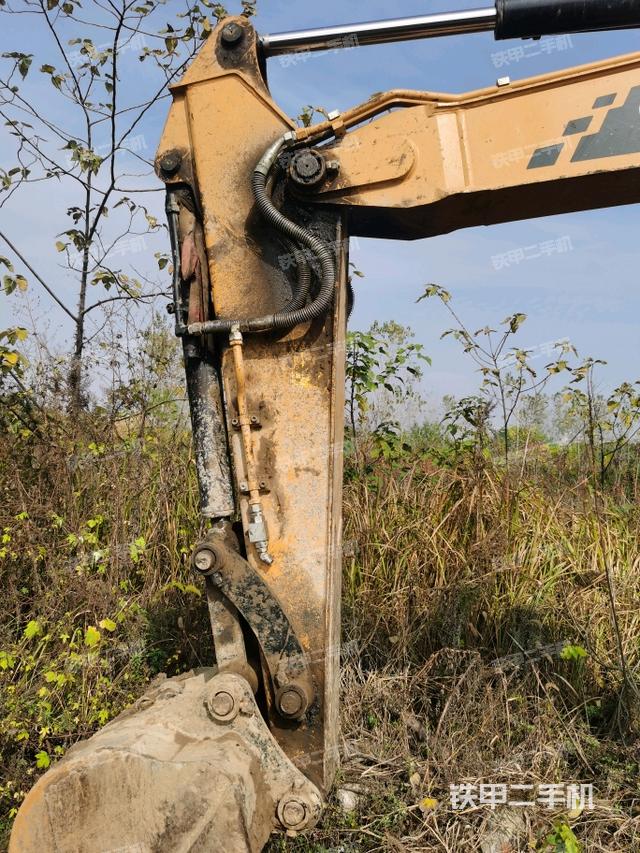 小臂整体左后(工作和回转装置) 小臂整体左后(工作和回转装置)