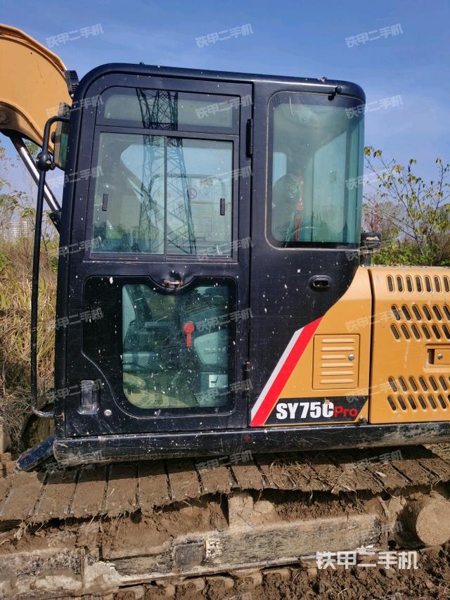 驾驶室正侧(驾驶室部分)  驾驶室正侧(驾驶室部分)