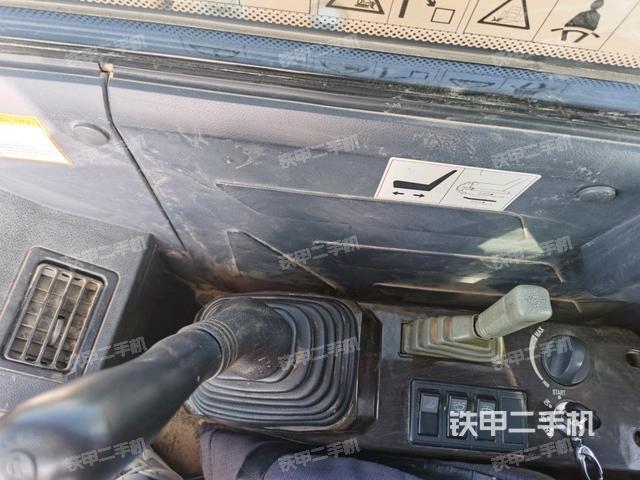 座椅右侧控制台/钥匙门/油门/含右手柄（驾驶室部分）