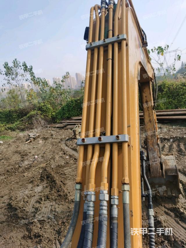 大臂背部俯视（工作和回转装置）