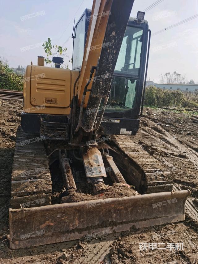 转盘和下车架正前（工作和回转装置）