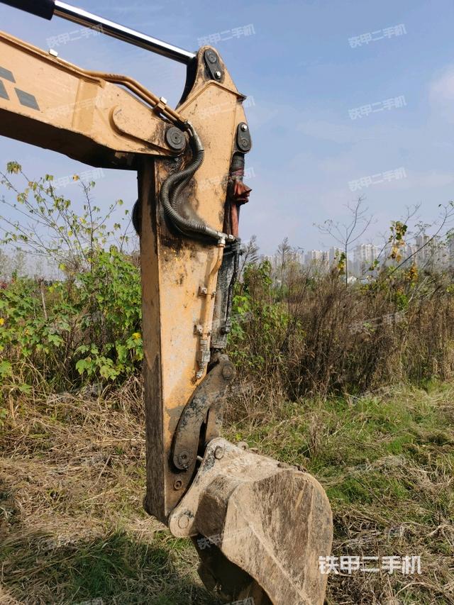 小臂整体右前(工作和回转装置) 小臂整体右前(工作和回转装置)